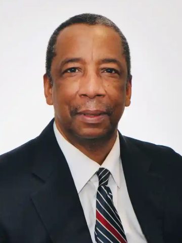 A man in a suit and tie is posing for a photo.